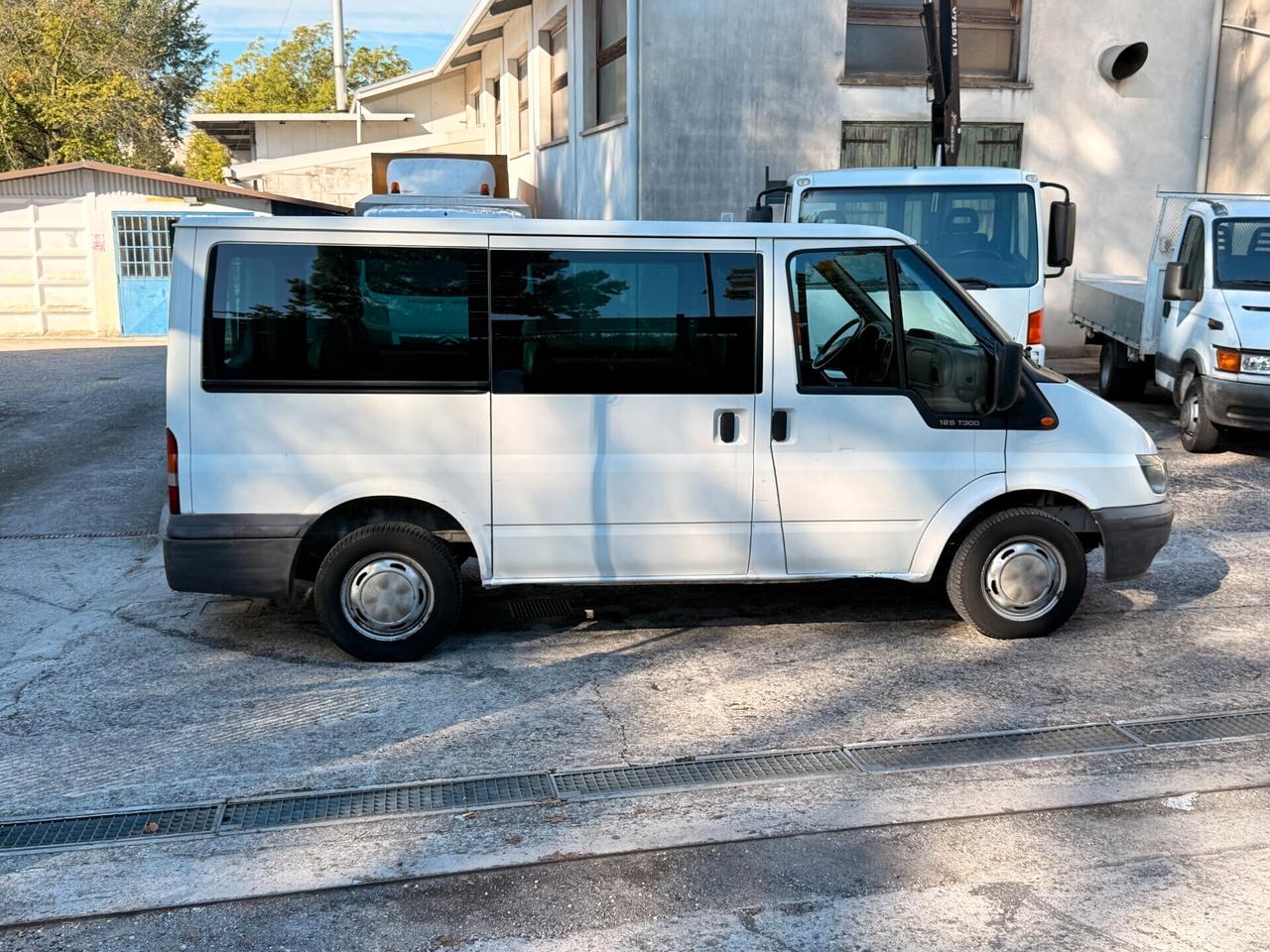 Ford Transit 2.0 Tdci 9 Posti Gancio Traino 18q