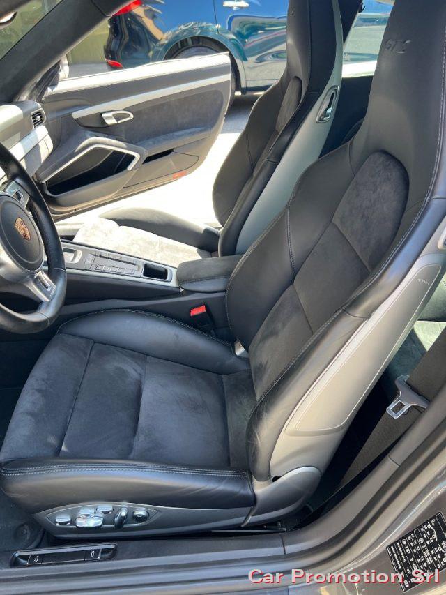 PORSCHE 911 3.8 Carrera 4 GTS Coupé