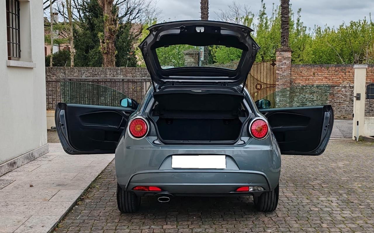Alfa Romeo MiTo 1.6 JTDm-2 S&S Distinctive Sport Pack