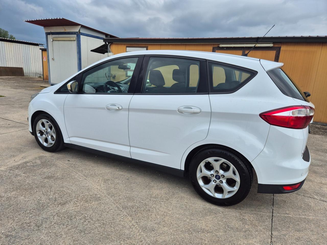 Ford C-Max 1.6 TDCi 115CV Titanium neopatentati