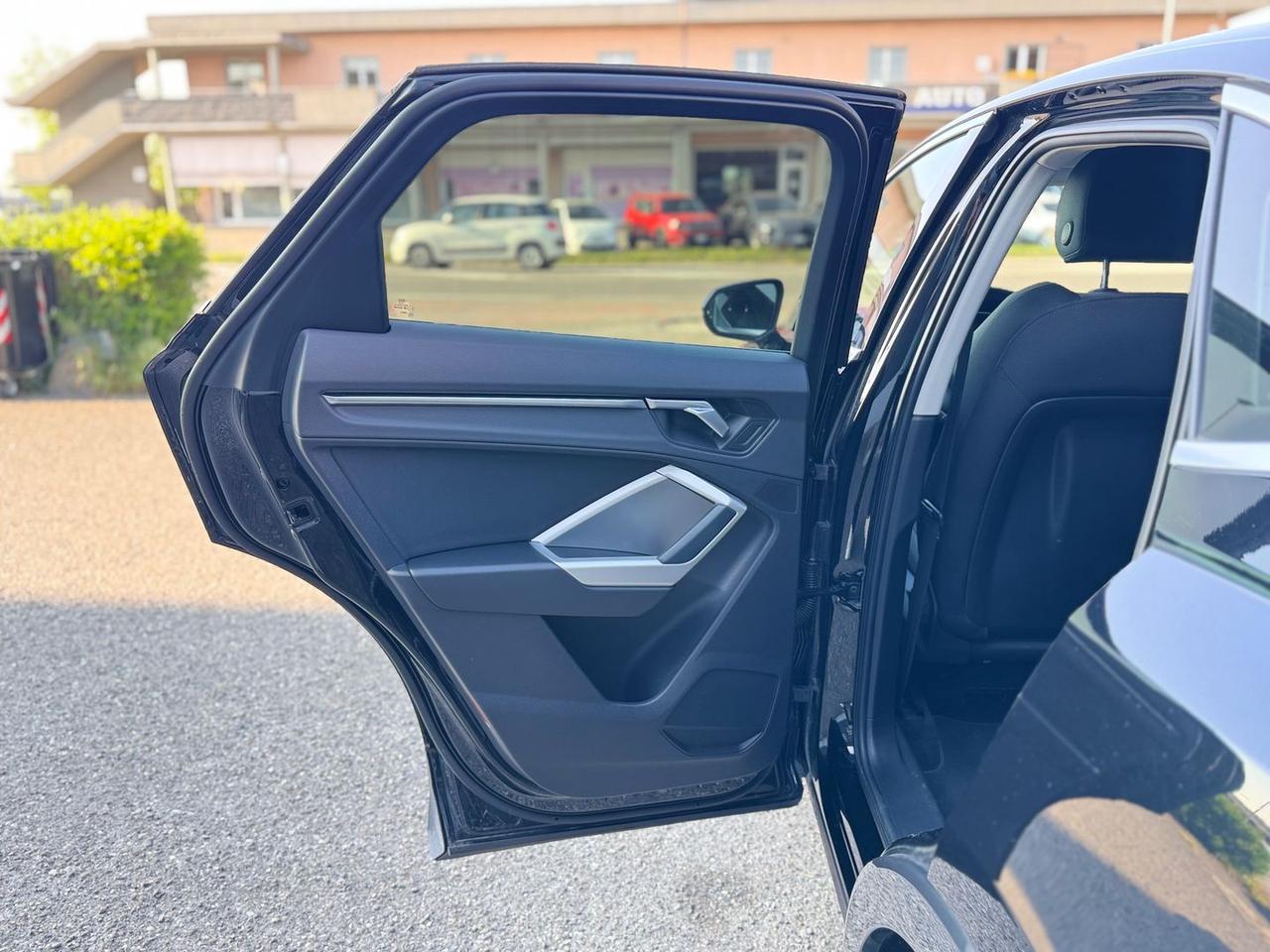Audi Q3 S Line 2.0 35 TDI