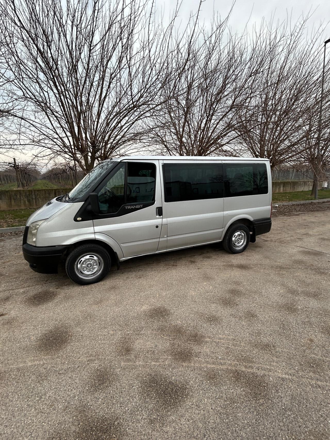 Ford Transit pulmino 9 posti con pedana