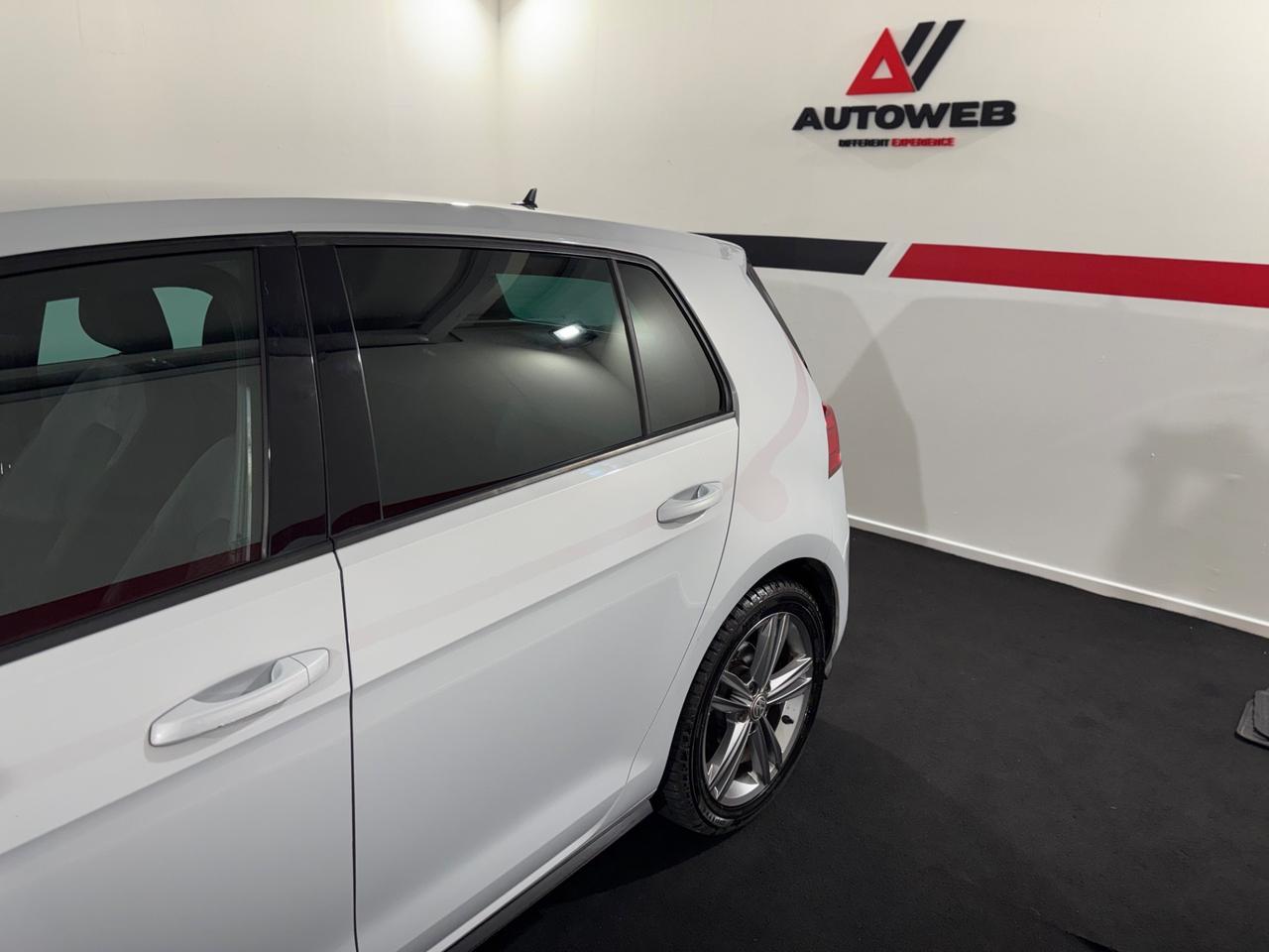 Volkswagen Golf R-LINE DSG 5p. Highline BlueMotion Technology