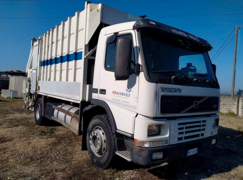 VOLVO FM7 290 R 4X2 COMPATTATORE CON CARICO POSTERIORE