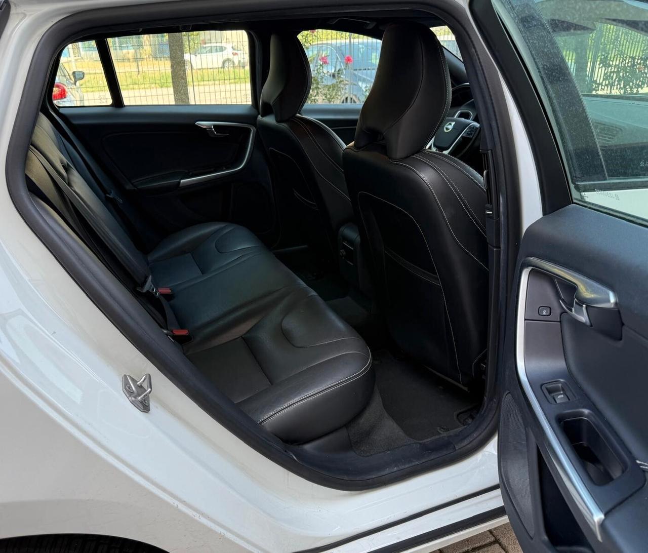 Volvo V60 D2 Geartronic Business N1