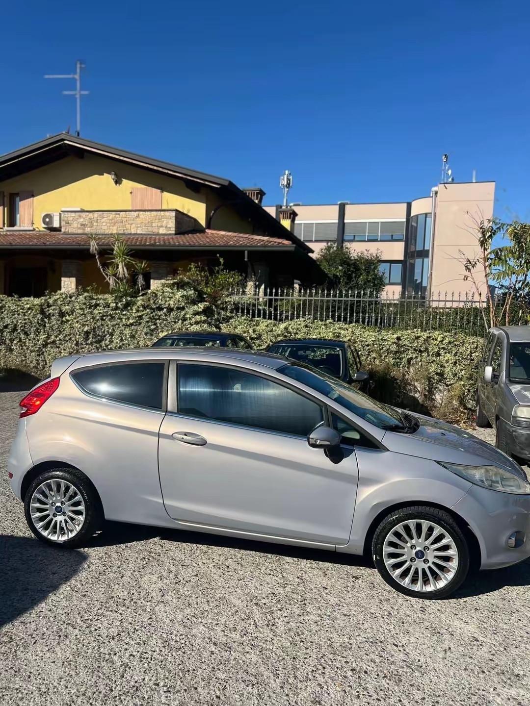 Ford Fiesta 1.4 3 porte Bz.- GPL Titanium