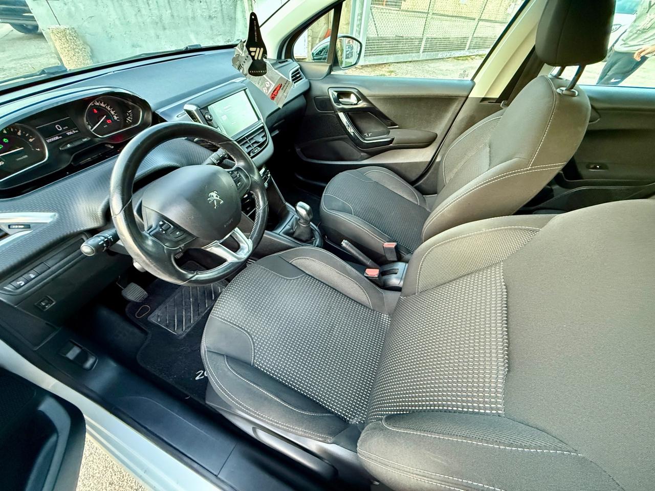 Peugeot 208 1.2i 82CV Allure 99.000Km NEOPATENTATI