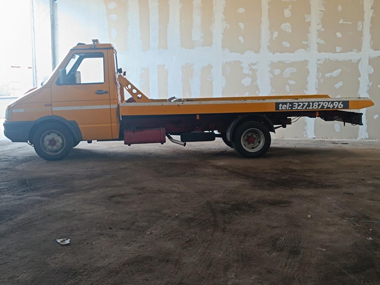 Iveco Daily Carroattrezzi 2.5 TD Patente B scarrabile