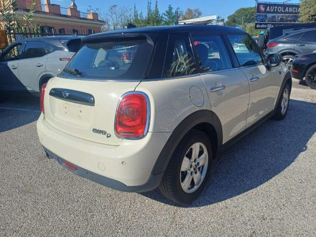 MINI Cooper D 1500 5 PORTE 116CV AUTOM. NAV PDC CERCHI ITALIA