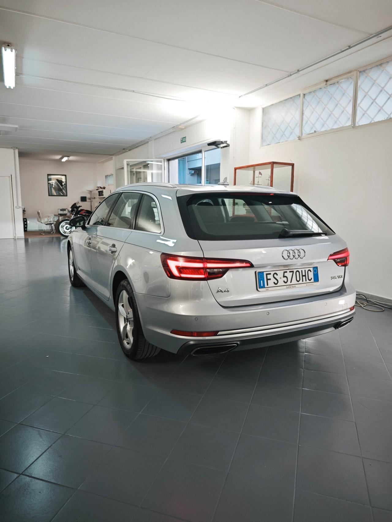 Audi A4 2.0 TDI 150 CV S tronic Business Sport COME NUOVA