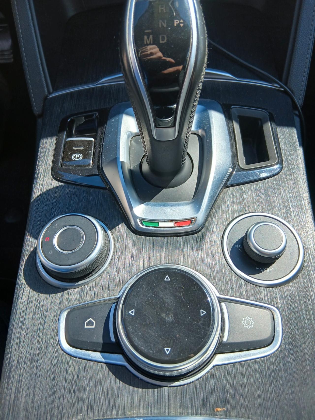 Alfa Romeo Stelvio 2.2 Turbodiesel 160 CV AT8 RWD