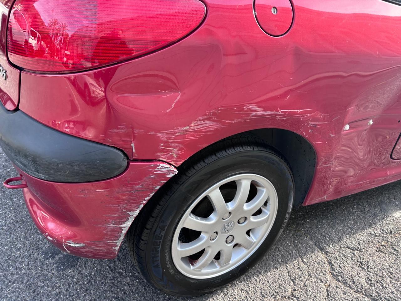 Peugeot 206 1.1 3p. XR