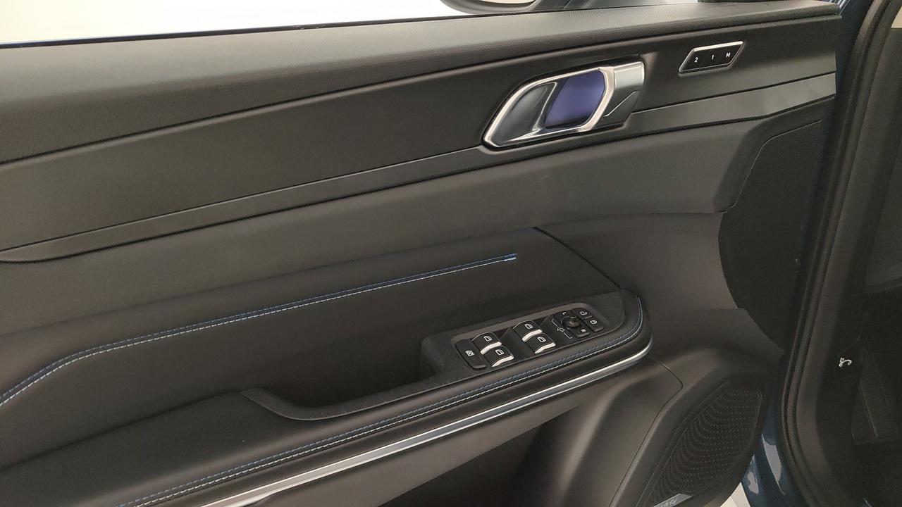 LYNK & CO 01 1.5 td phev auto