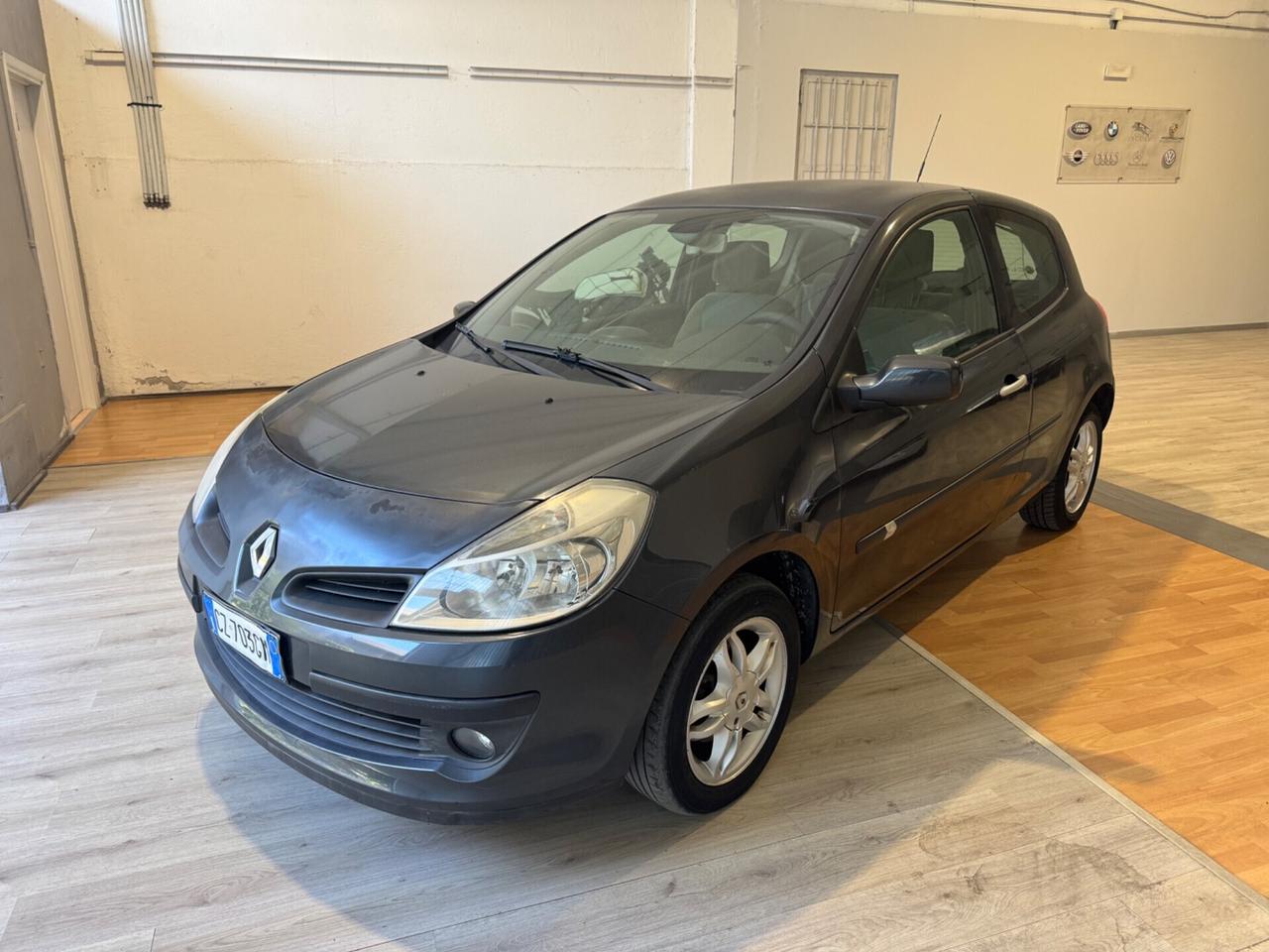 Renault Clio Luxe 1.2 benzina x Neopatentati