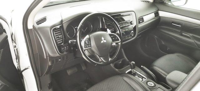 MITSUBISHI Outlander 2.2 DI-D 4WD Instyle 5p.