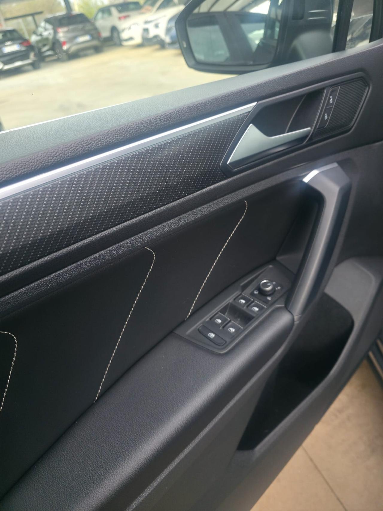 Volkswagen Tiguan 2.0 TDI 150 CV SCR DSG R-Line