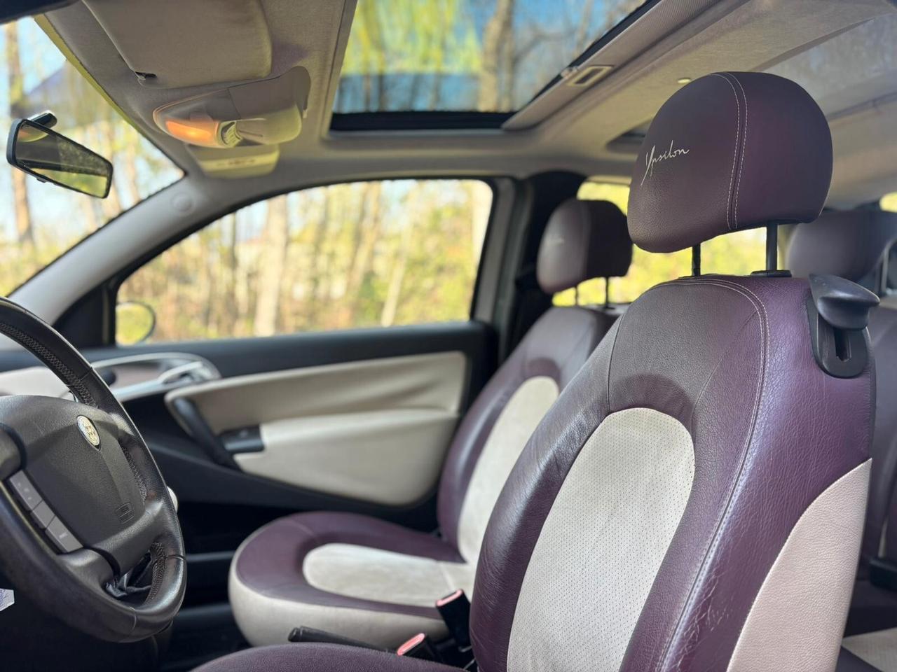 Lancia Ypsilon 1.4 16V Platino