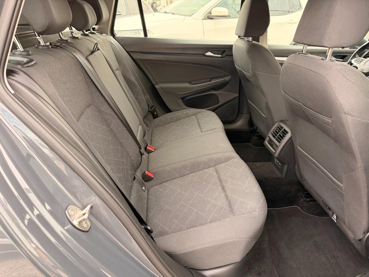 Volkswagen Golf Variant 2.0 TDI 116 CV DSG Life (display digitale - fari Led pacchetto luci)