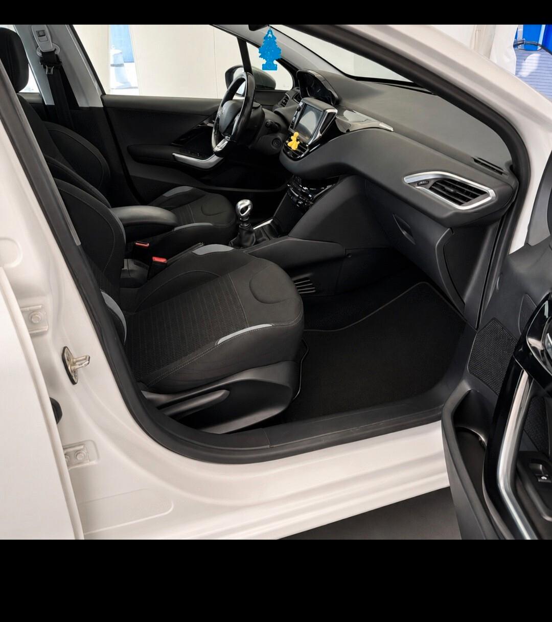 Peugeot 208 1.6 e-HDi 115 CV Stop&Start 2014