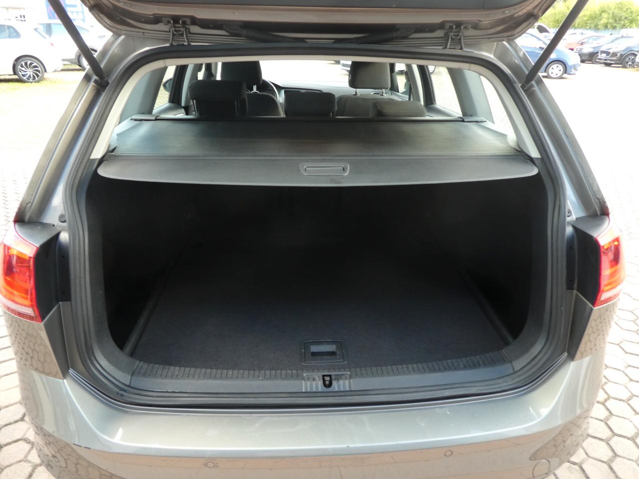 Volkswagen Golf Variant 1.6 TDI 105 CV DSG Comfortline ok neopatentati