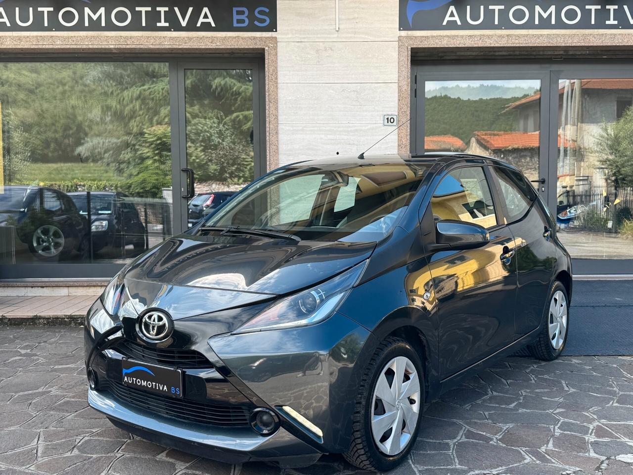 Toyota Aygo 1.0 VVT-i 69 CV 5 porte x-play MMT AUTOMATICA