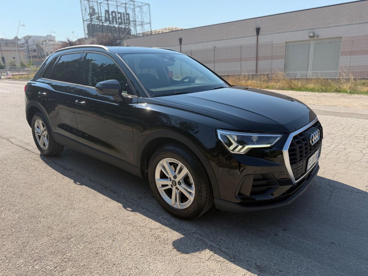 Audi Q3 35 TDI S tronic Business Advanced MATRIX /CAMERA/FULL