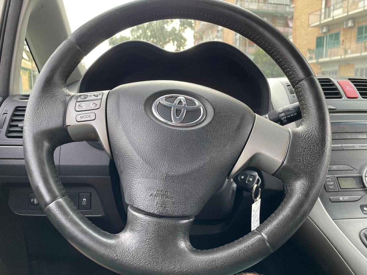 Toyota Auris 2.0 DIESEL 5 porte IN OTTIME CONDIZIONI