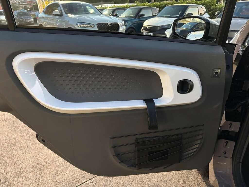 Xev Yoyo Pro 2025 / KM 6.000 IVA ESPOSTA Tua a solo 129 Euro al mese AUTO AZIENDALE