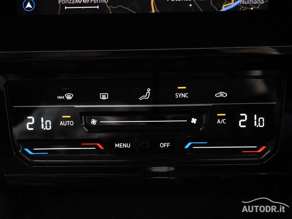 Volkswagen Passat Variant 2.0 TDI EVO Business Fari LED, Navi, Ambient Pack