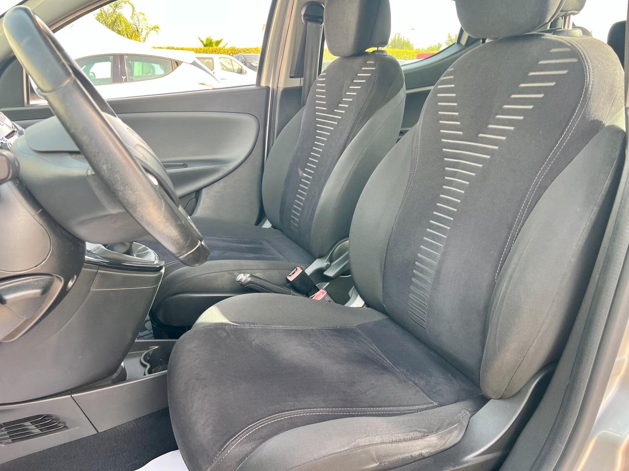 Lancia Ypsilon 1.2 5 porte