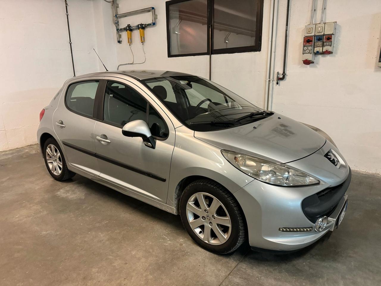 Peugeot 207 1.6 HDi 110CV 5p. Féline