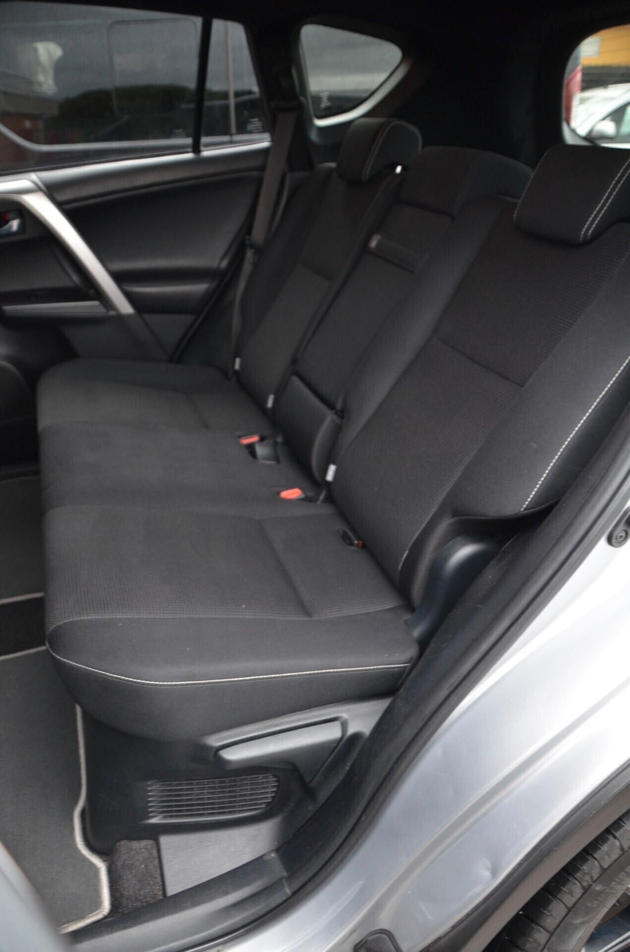 Toyota RAV 4 2.5 Hybrid 2WD Style