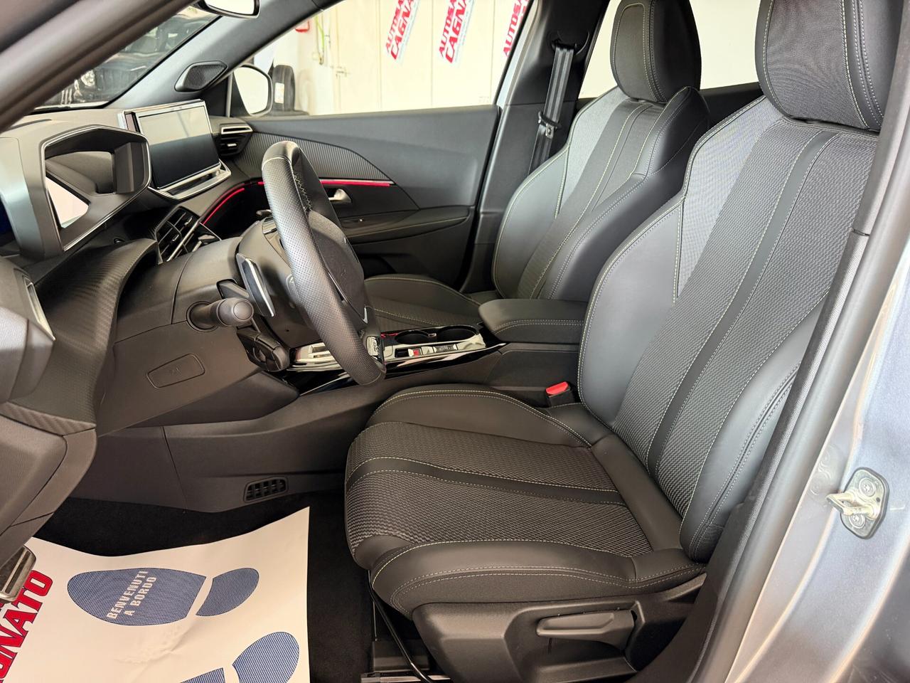 Peugeot 2008 Hybrid 145 e-DCS6 GT KM 9000 2025 Bicolor