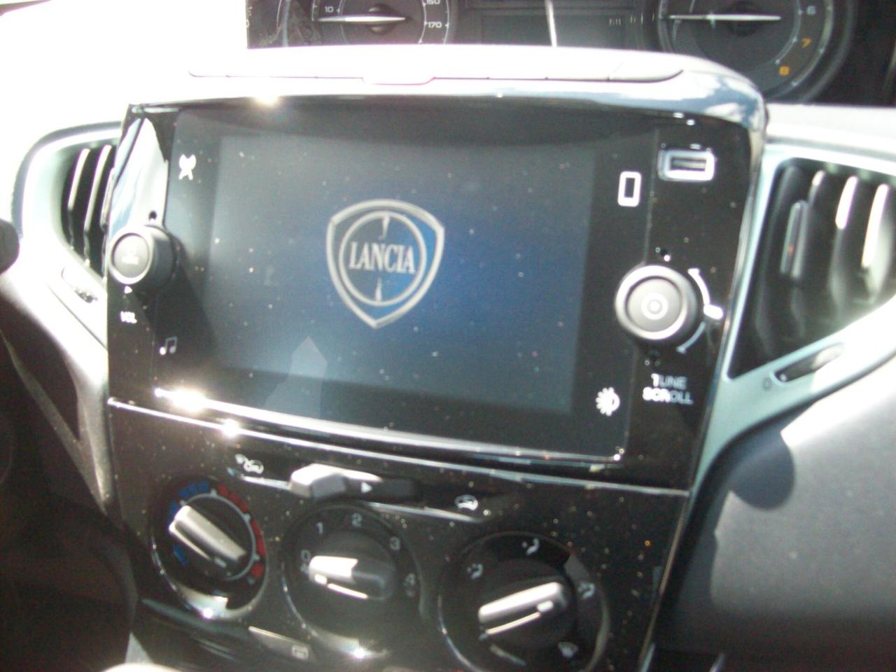 Lancia Ypsilon 1.0 FireFly 5 porte S&S Hybryd PREMIUM
