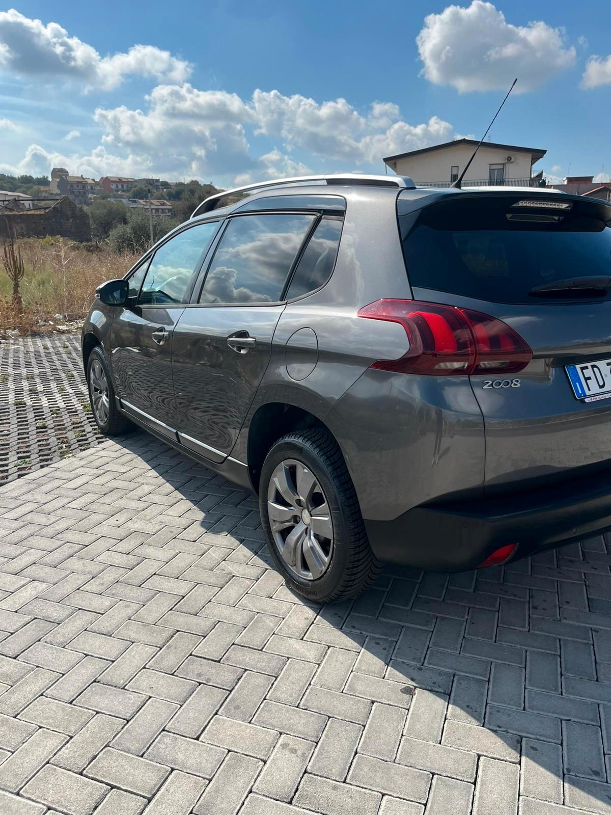 Peugeot 2008 1.6HDI PARI AL NUOVO FULL 2016