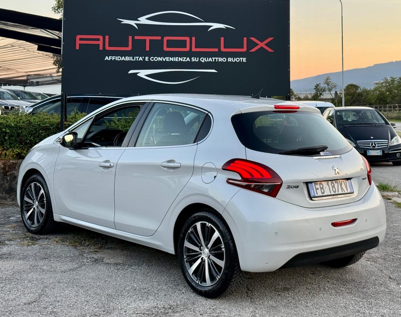 Peugeot 208 1.2i 82CV Allure 99.000Km NEOPATENTATI
