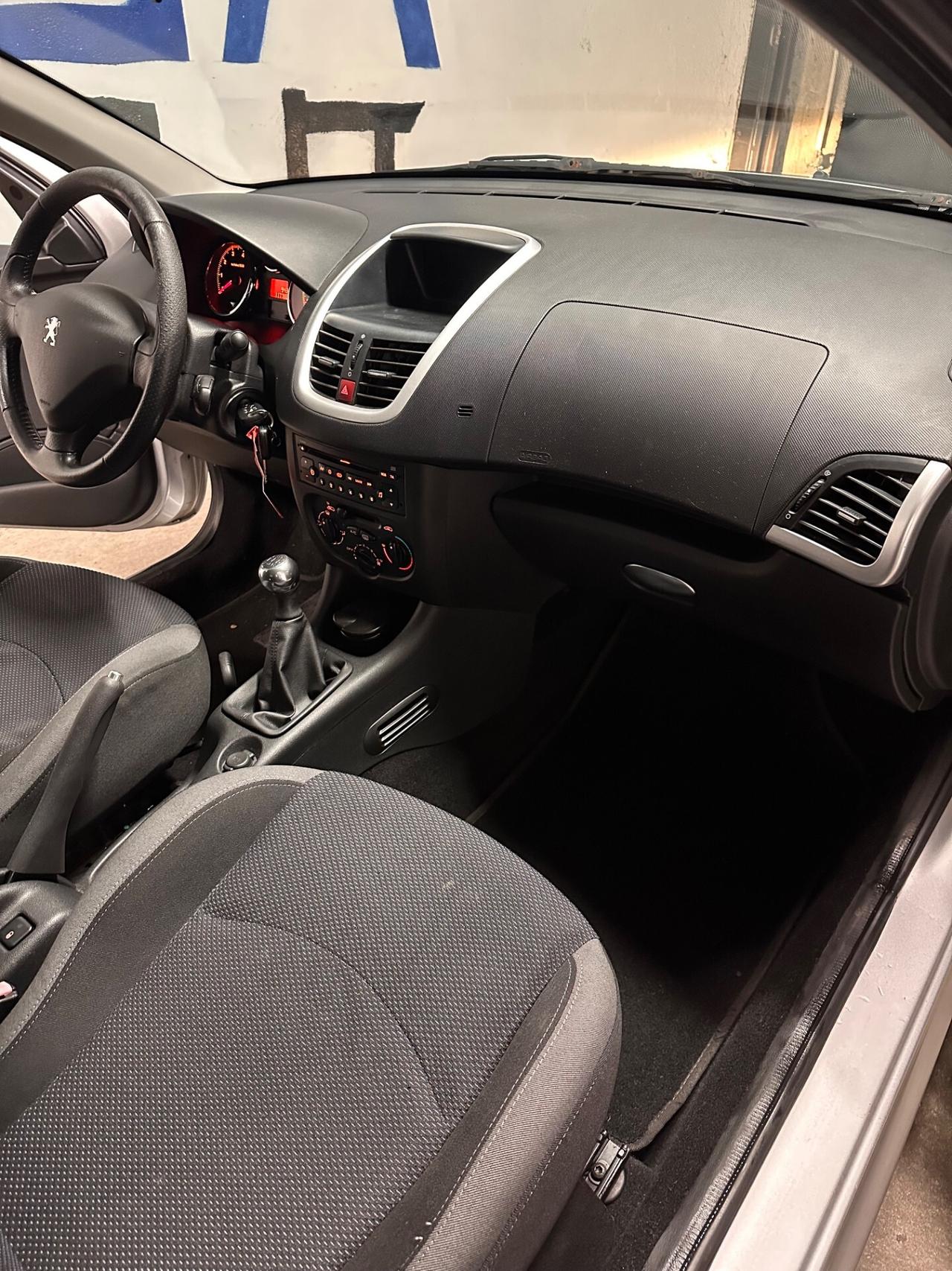 Peugeot 206 plus 1.1 2011