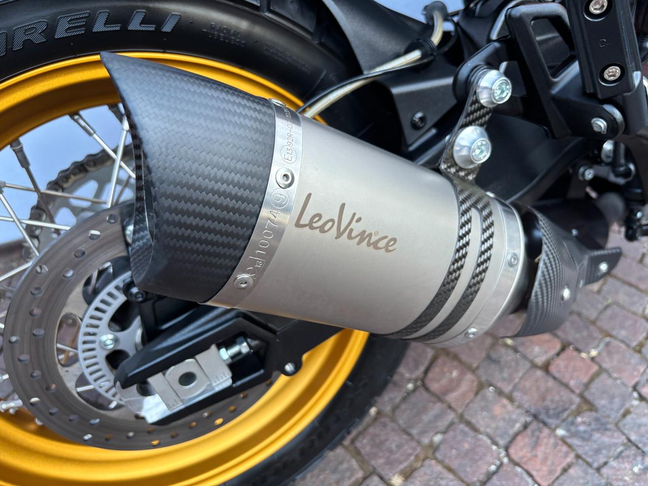 Moto Morini X-Cape 650 Gold Wheels Edition