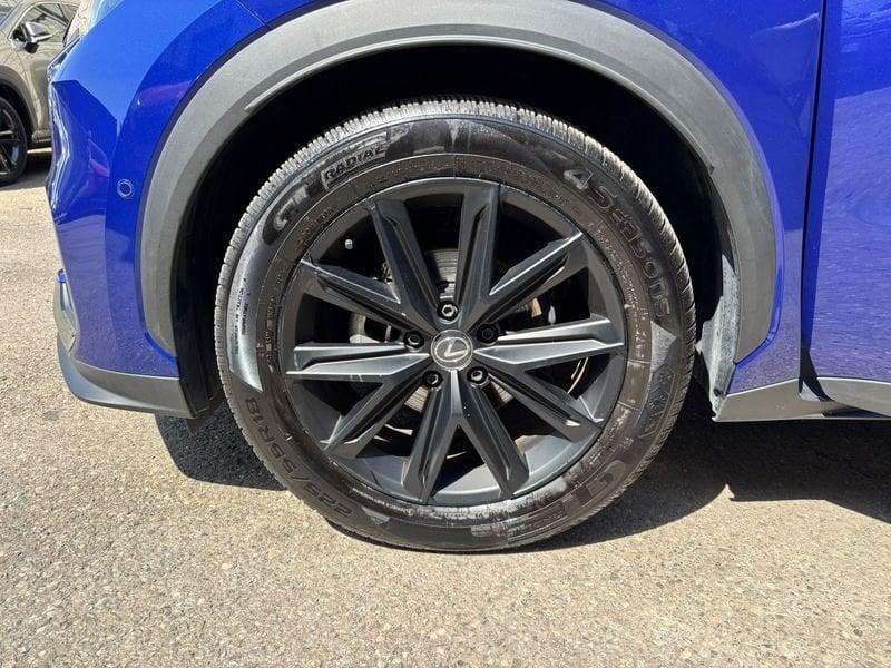 Lexus LBX Cool 2WD