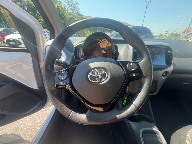 Toyota Aygo Connect 1.0 VVT-i 72 CV 5 porte x-play MMT