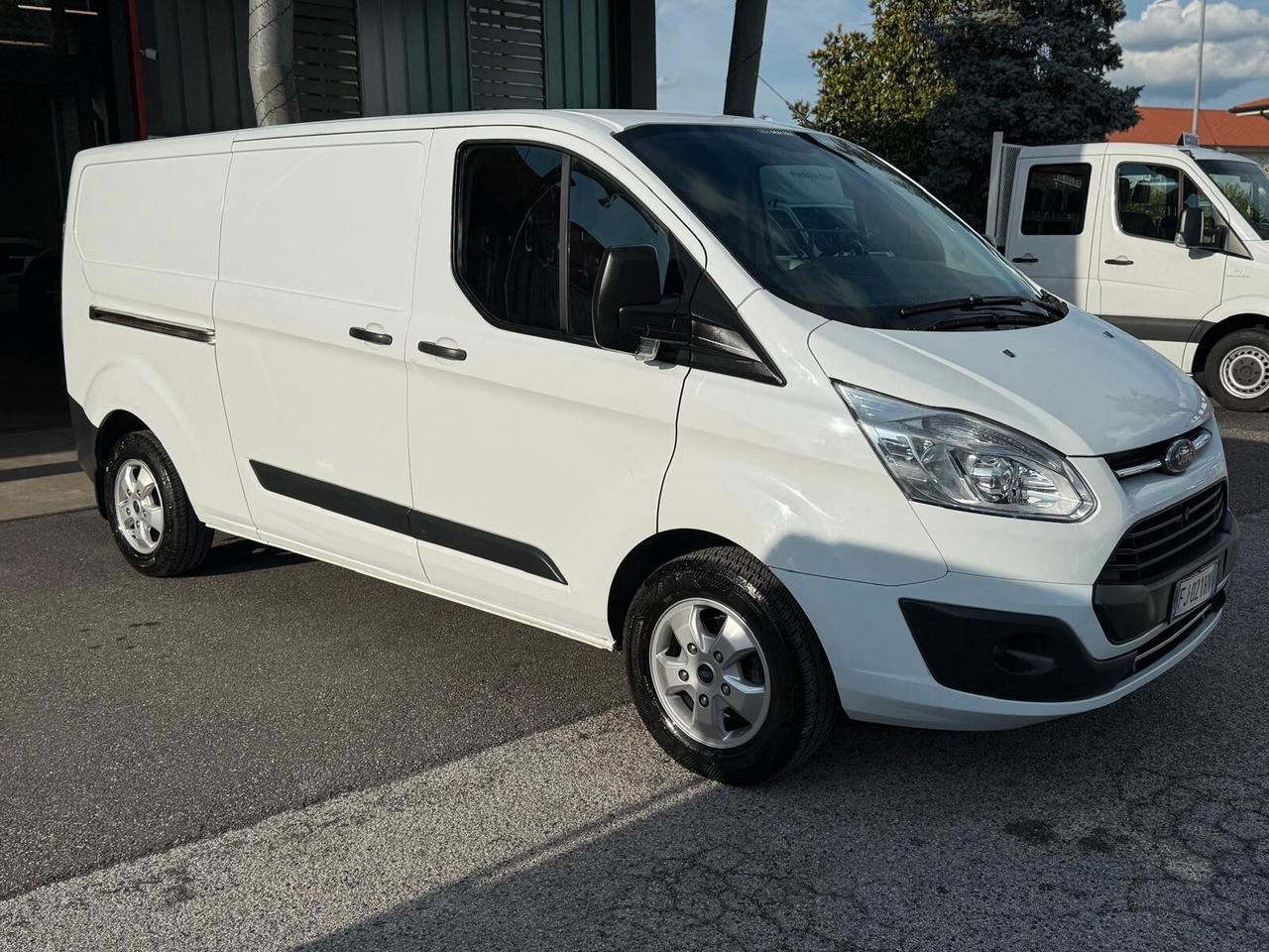 Ford Transit custom L2 H1 PASSO LUNGO 2.0 TDCI