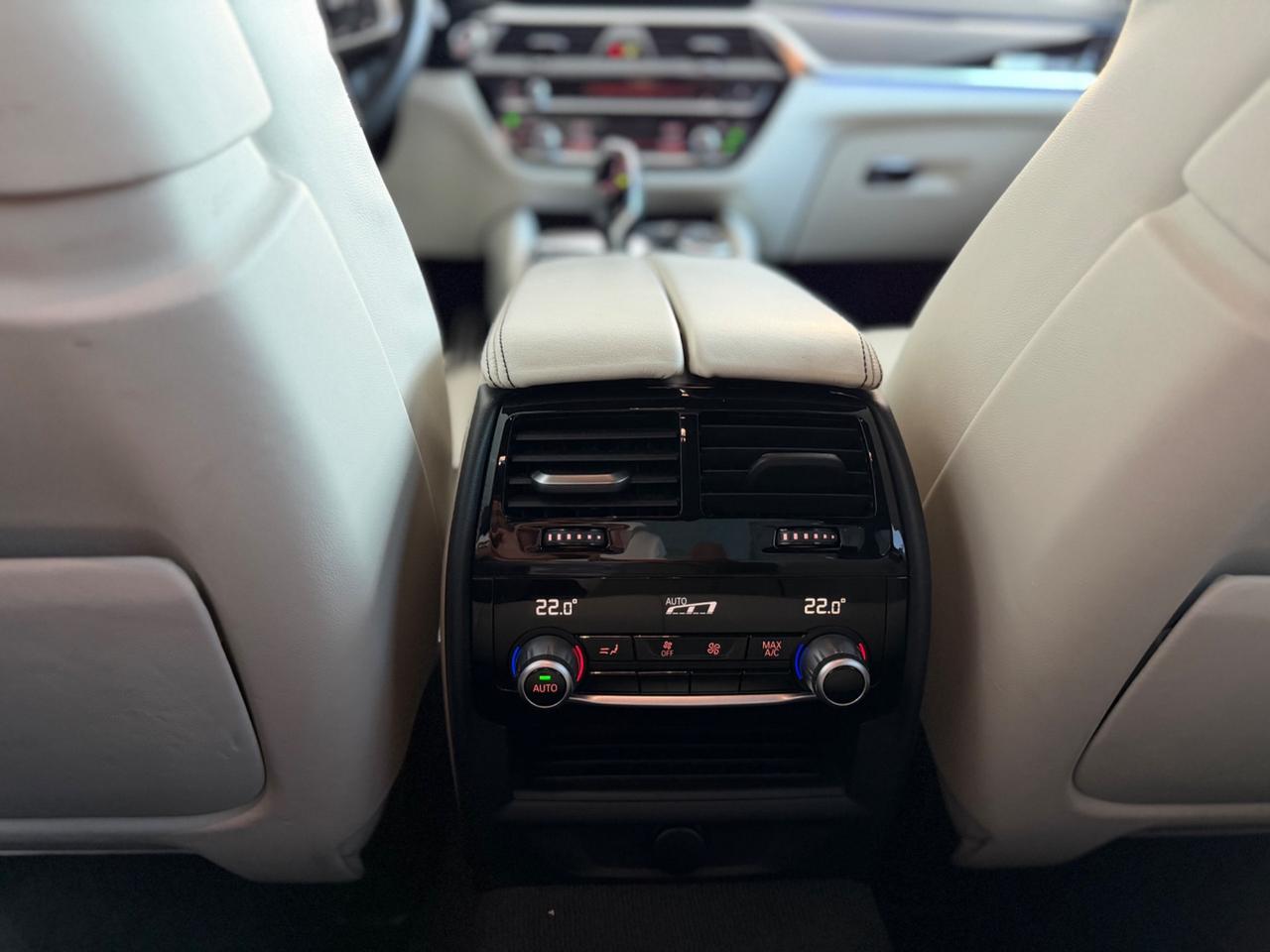 Bmw M550d xDrive Frozen Black Edizione limitata