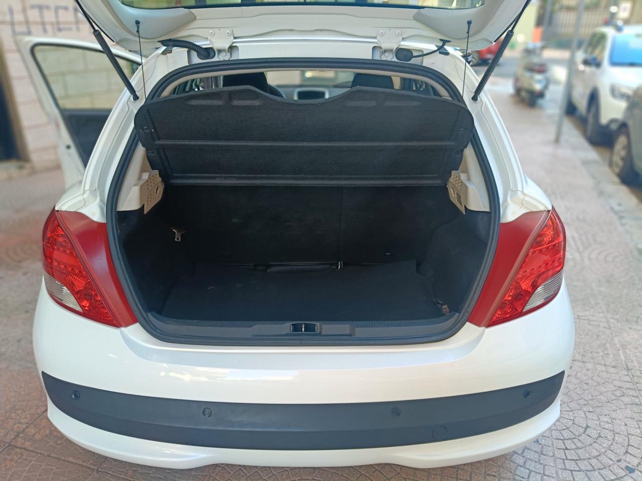 PEUGEOT 207 1.4 DIESEL 70CV-NEOPATENTATI-Euro 4790