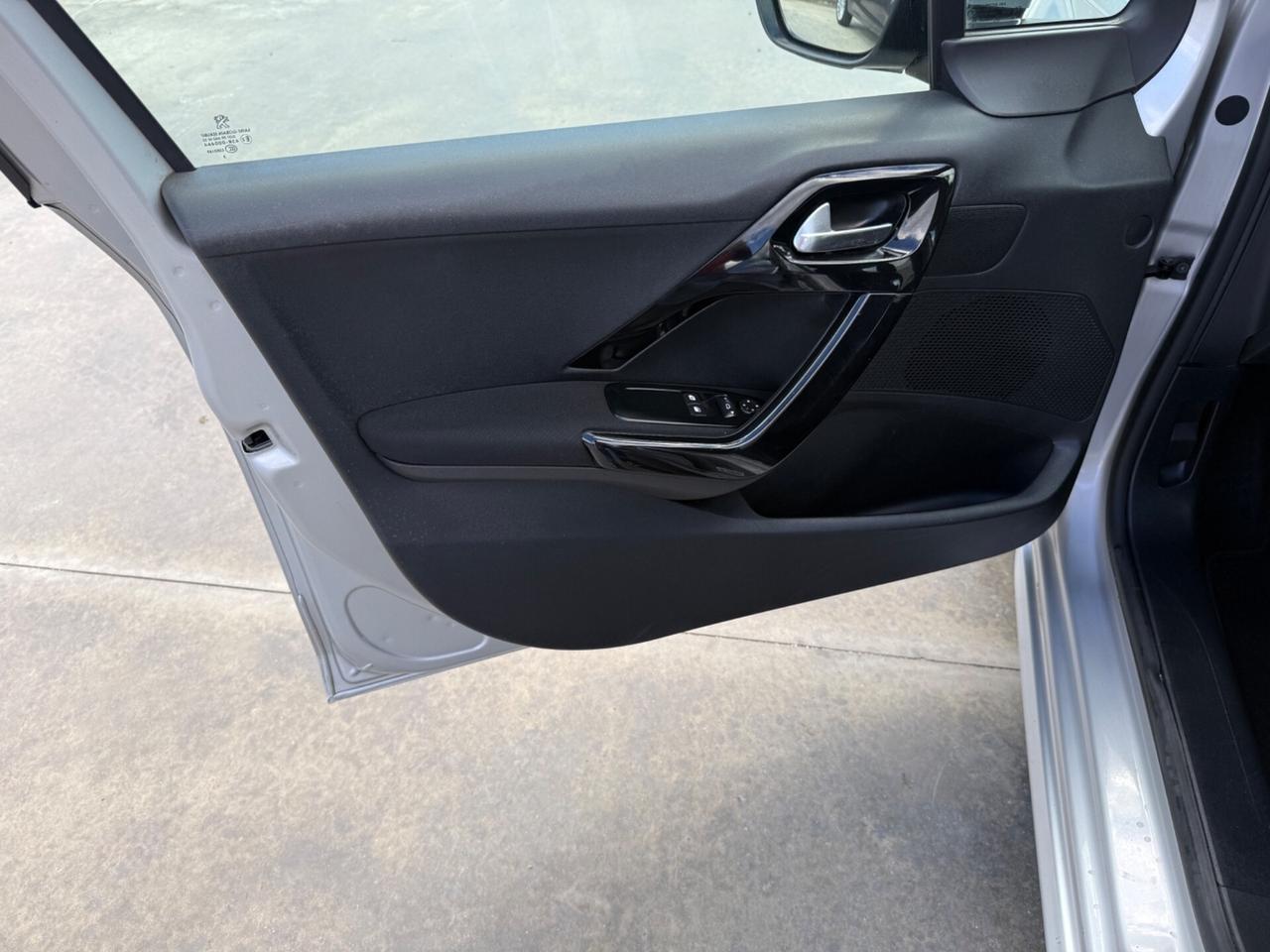 Peugeot 208 1.4 HDi 68 CV 5 porte Access