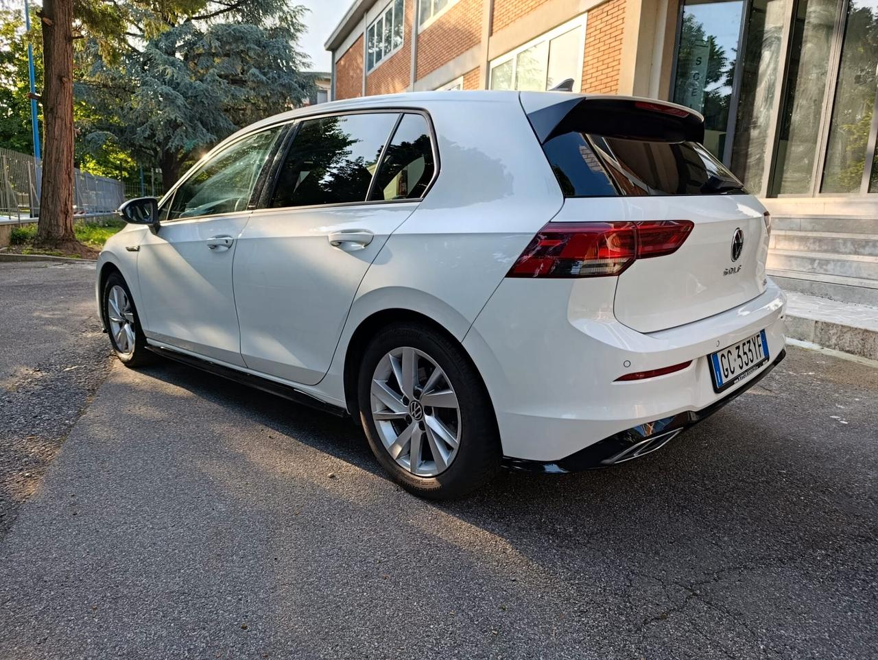 Volkswagen Golf 1.5 eTSI 150 CV EVO ACT DSG R-Line - NEOPATENTATI