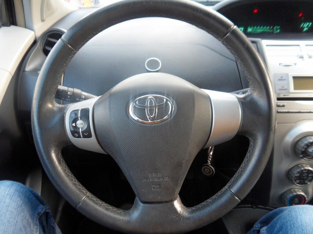 Toyota Yaris 1.0 3 porte