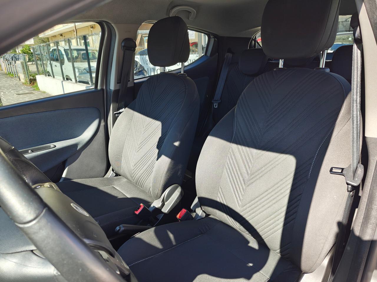 Lancia Ypsilon 1.0 FireFly 5 porte S&S Hybrid Gold Plus