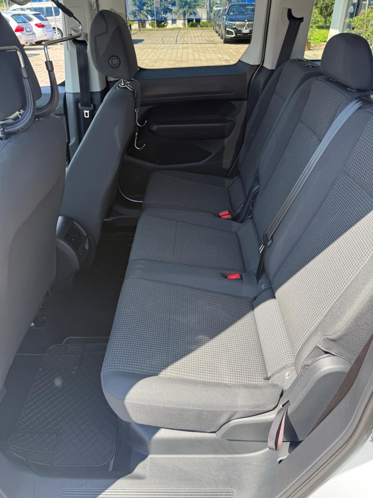 Volkswagen Caddy 5 posti