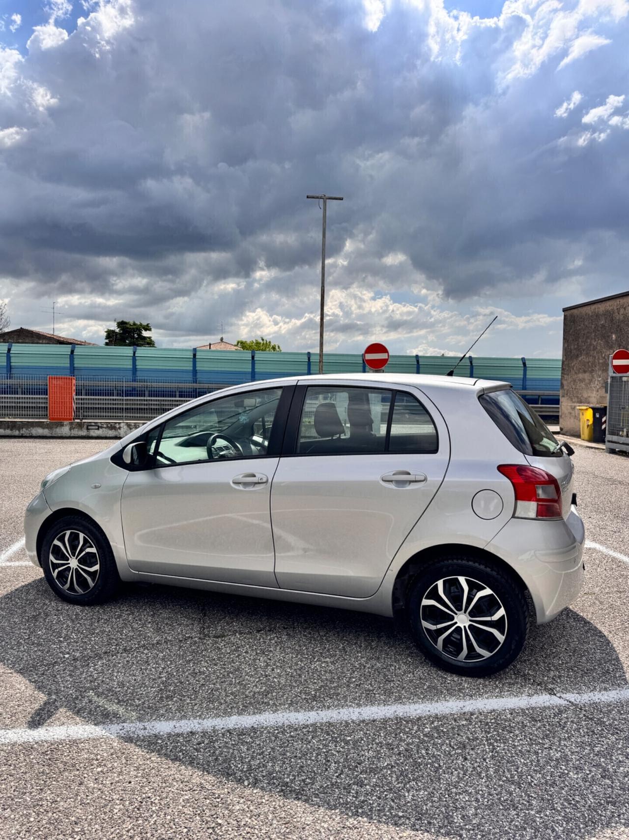 Toyota Yaris 1.3 5 porte 2011