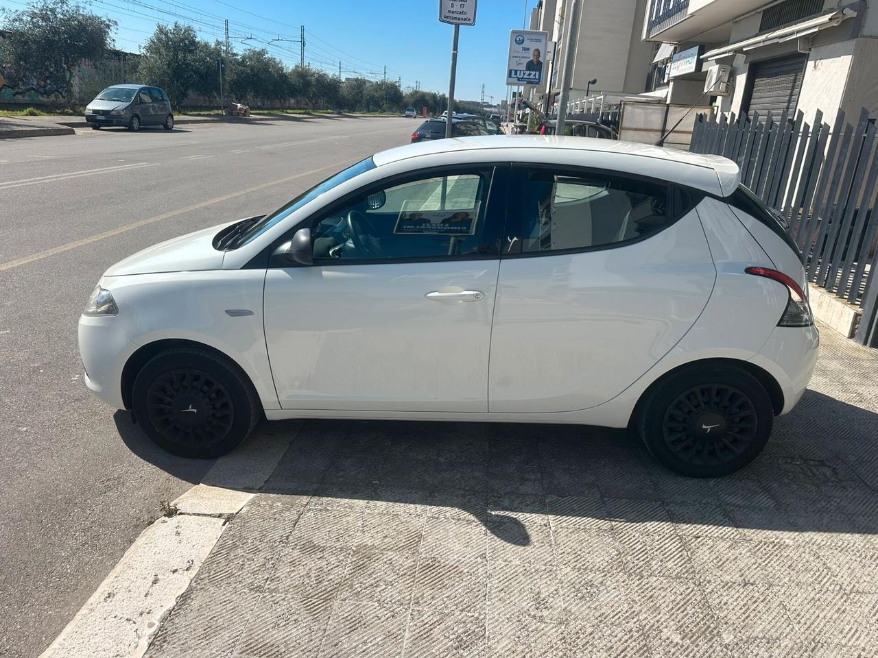 Lancia Ypsilon 1.2 69 CV 5 porte Silver